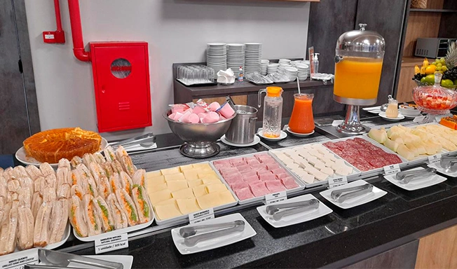 hotel10-cafe-da-manha-3_652x384