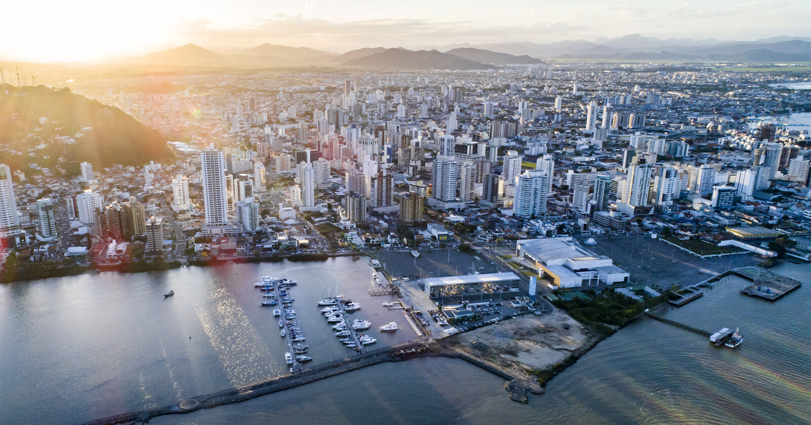 O que fazer em Itajaí (SC): guia completo com praias, passeios, gastronomia e dicas para viajar a lazer ou a negócios